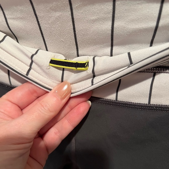 Lululemon Run: Inspire Crop Il Size 6 Grey, Striped Waistband no size tag, GUC - Picture 4 of 9